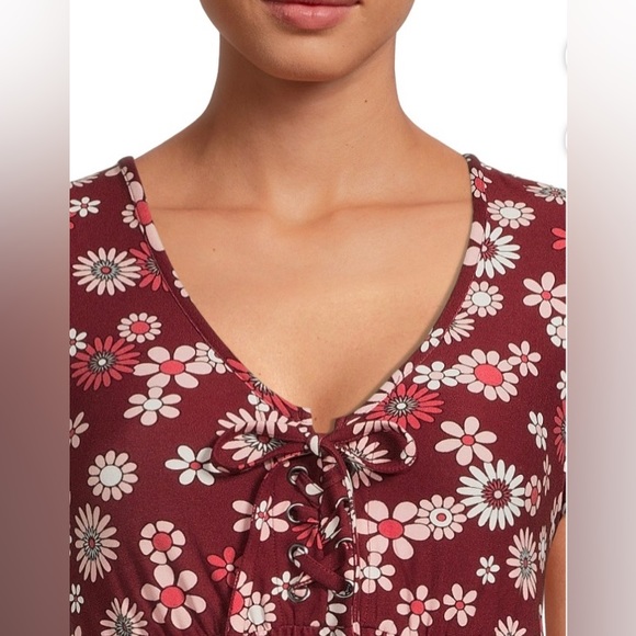 No Boundaries Juniors Babydoll Dress. Flower design. NWT - Picture 2 of 7